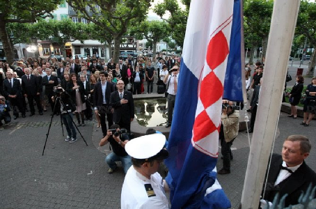 Lever De Drapeau